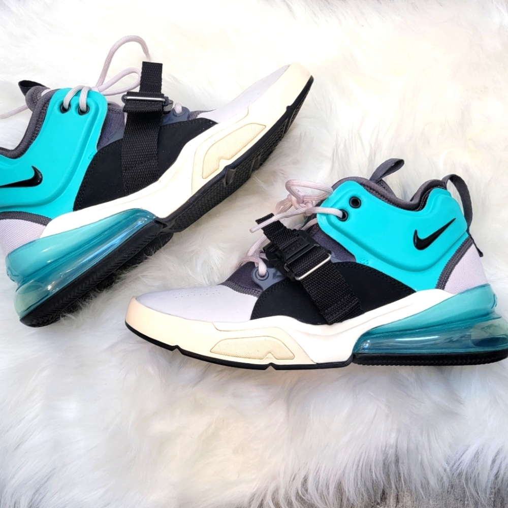 Nike Men's Teal and Black Sneakers